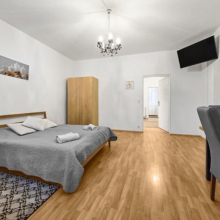 Modern Three-Bedroom, Triple King Beds Wenen Buitenkant foto