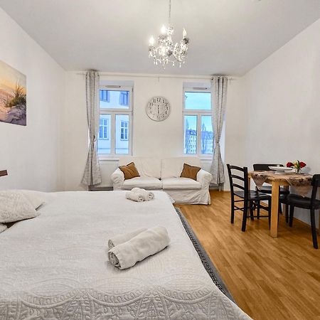 Modern Three-Bedroom, Triple King Beds Wenen Buitenkant foto