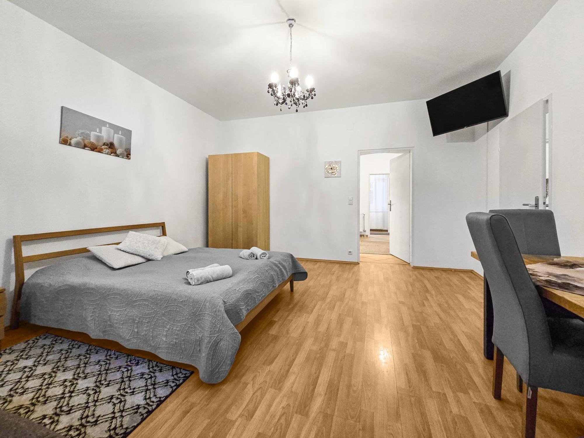 Modern Three-Bedroom, Triple King Beds Wenen Buitenkant foto