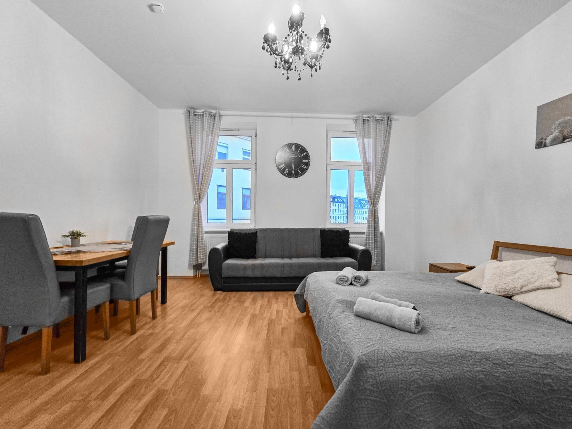 Modern Three-Bedroom, Triple King Beds Wenen Buitenkant foto