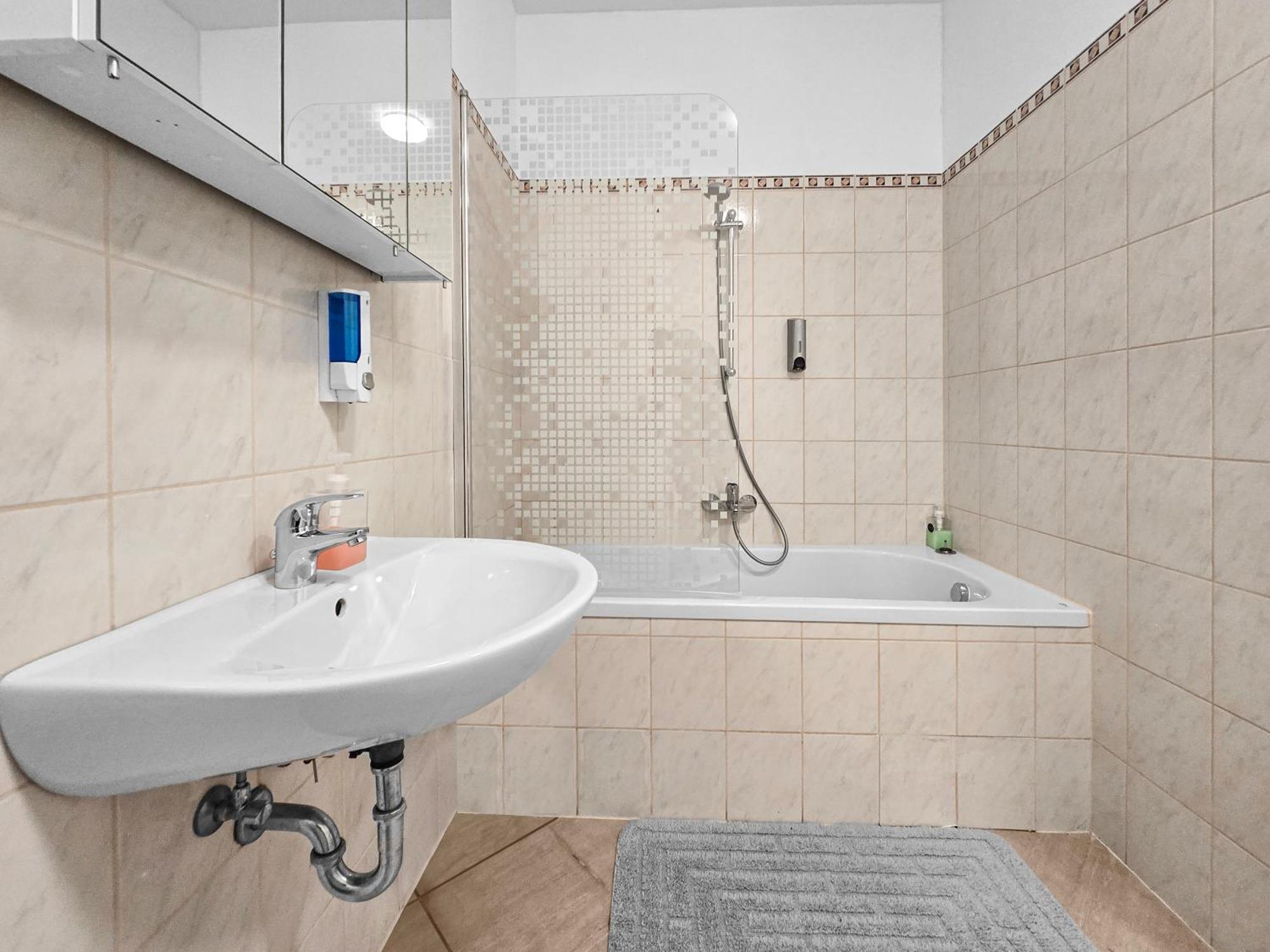 Modern Three-Bedroom, Triple King Beds Wenen Buitenkant foto