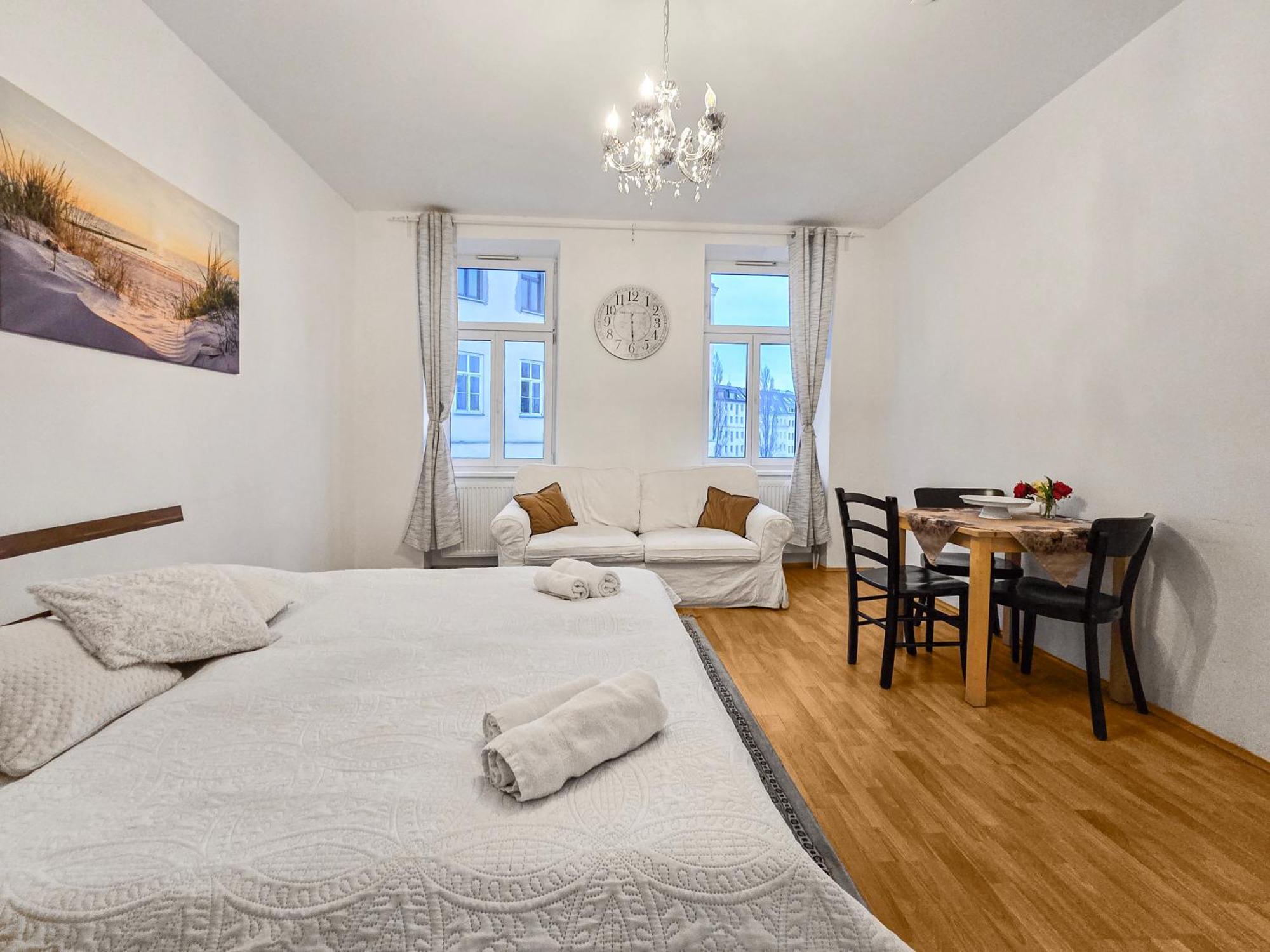 Modern Three-Bedroom, Triple King Beds Wenen Buitenkant foto